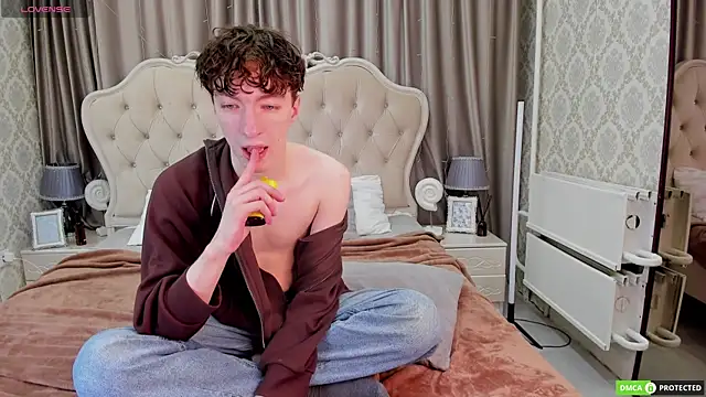 TrevorBenson online show from 09/28/25, 06:04