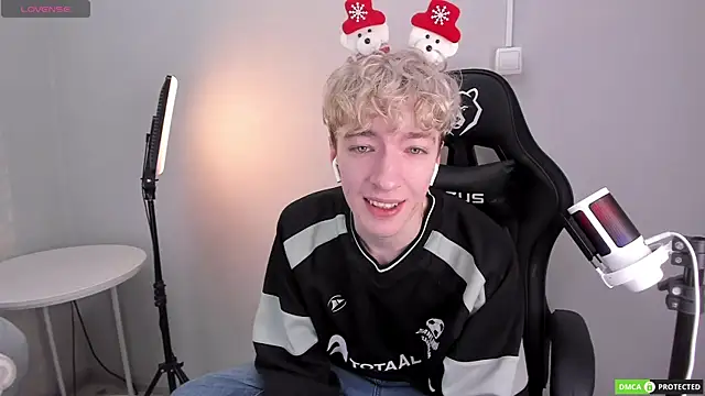 TrevorBenson online show from 12/19/25, 02:59