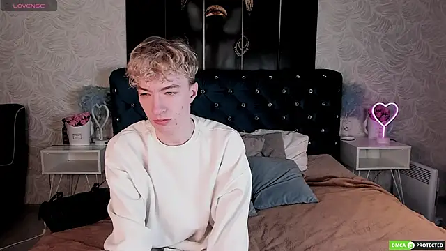 TrevorBenson online show from 11/25/25, 03:29