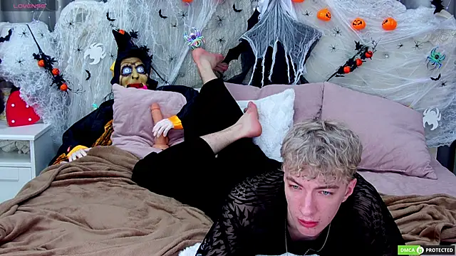 TrevorBenson online show from 10/25/25, 04:11