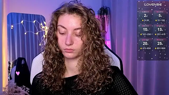 Snapshot of lady_curls chatting on 03/14/25, 10:27 lady curls online show from 03/14/25, 10:27