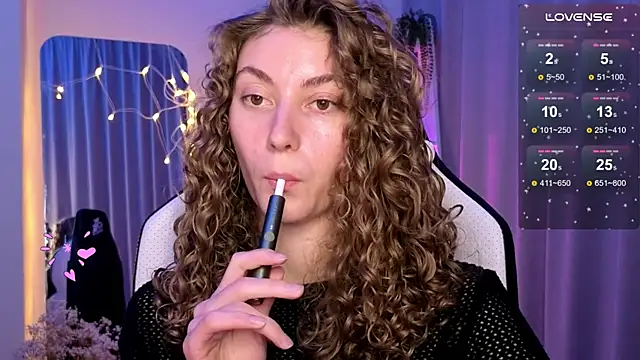 Snapshot of lady_curls chatting on 03/15/25, 01:41 lady curls online show from 03/15/25, 01:41