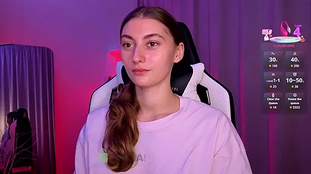 Snapshot of lady_curls chatting on 01/09/26, 11:33 lady curls online show from 01/09/26, 11:33