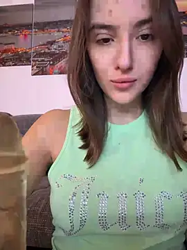 EmilyWi  online show from 11/17/25, 10:03