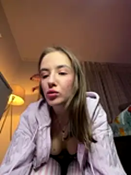 EmilyWi  online show from 12/15/25, 10:04