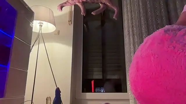 EmilyWi  online show from 12/02/25, 10:11