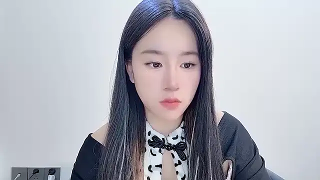 chloe-01 online show from 12/16/25, 04:28