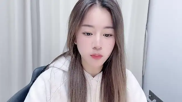 chloe-01 online show from 12/30/24, 12:31