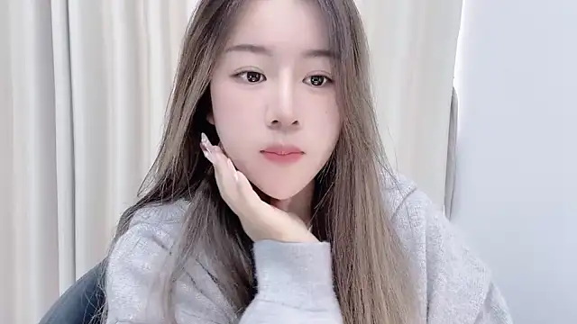 chloe-01 online show from 01/11/25, 04:16