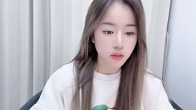 chloe-01 online show from 12/21/24, 12:16