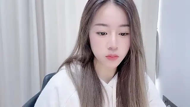 chloe-01 online show from 12/29/24, 04:48