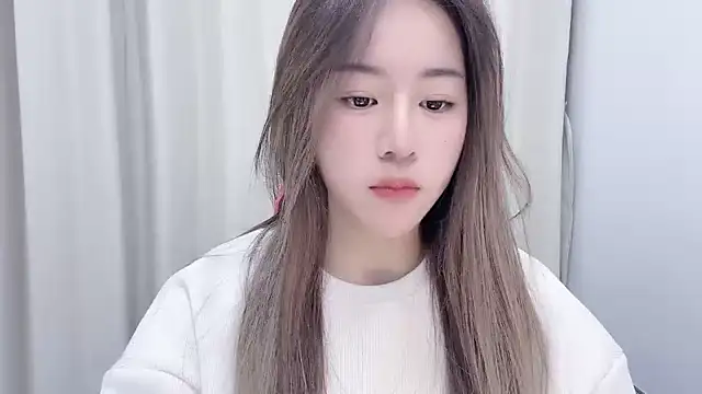 chloe-01 online show from 01/13/25, 12:24