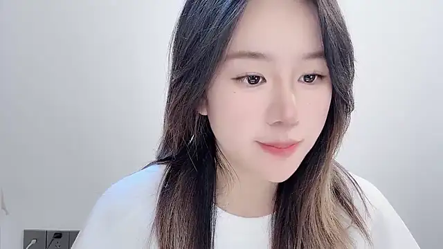 chloe-01 online show from 11/18/25, 04:05