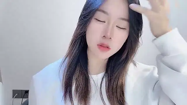 chloe-01 online show from 11/28/25, 03:17