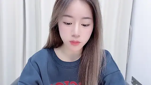 chloe-01 online show from 12/11/24, 12:23