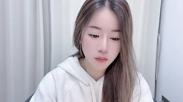 chloe-01 online show from 12/27/24, 12:12