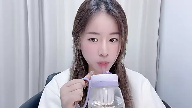 chloe-01 online show from 01/17/25, 12:31