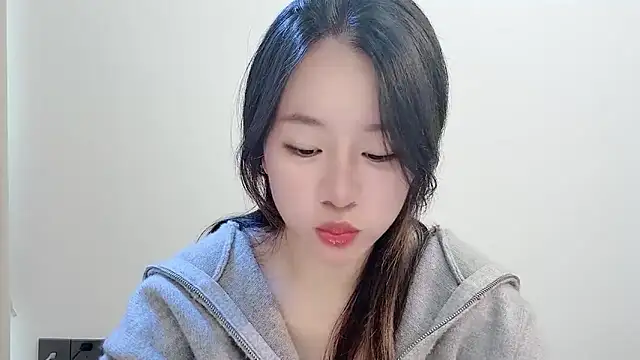 chloe-01 online show from 11/13/25, 04:16