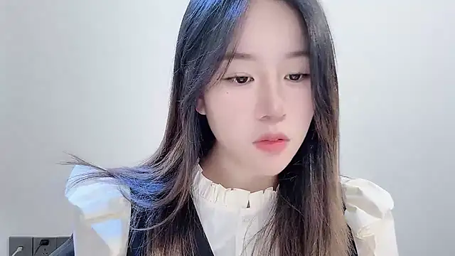 chloe-01 online show from 11/17/25, 04:05