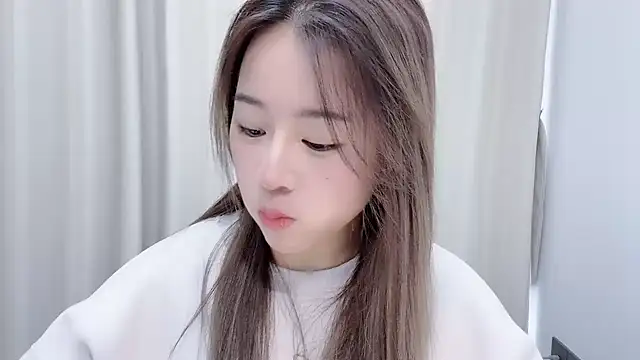 chloe-01 online show from 12/30/24, 04:42