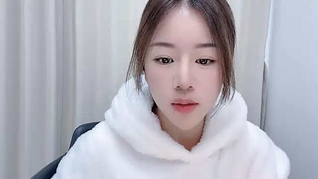 chloe-01 online show from 12/06/24, 04:19