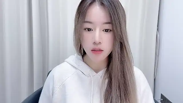 chloe-01 online show from 12/18/24, 12:18