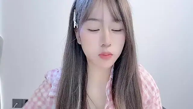 chloe-01 online show from 11/29/25, 03:39