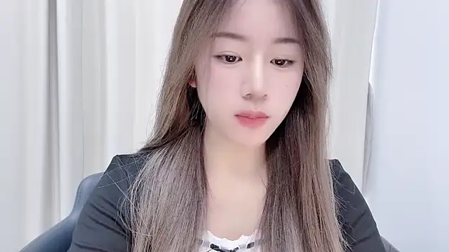 chloe-01 online show from 12/08/24, 04:22