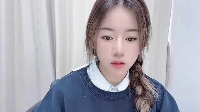 chloe-01 online show from 12/16/24, 04:23