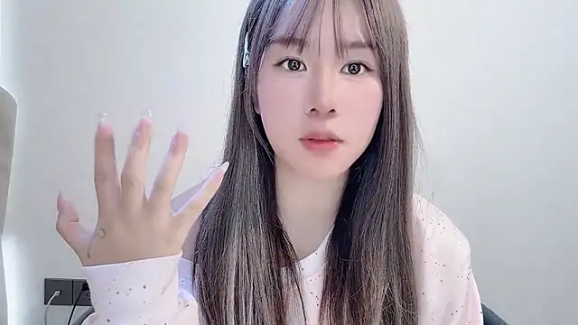 chloe-01 online show from 11/30/25, 04:02