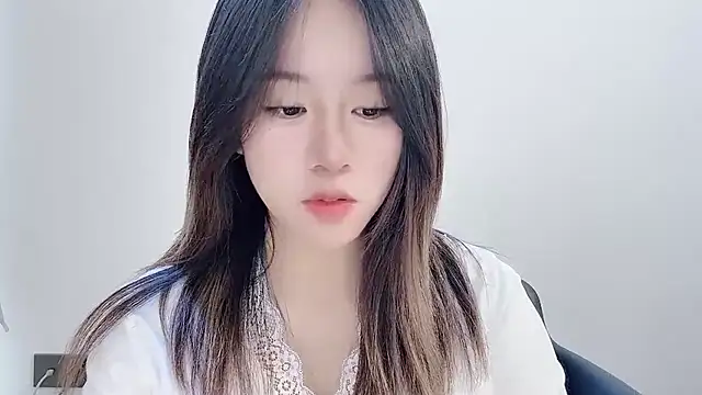 chloe-01 online show from 11/20/25, 03:51