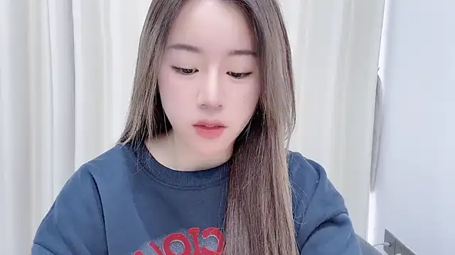 chloe-01 online show from 12/24/24, 04:22