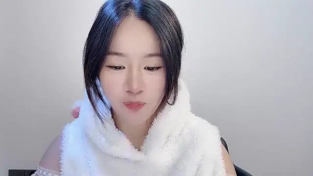 chloe-01 online show from 11/23/25, 03:49