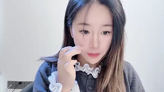 chloe-01 online show from 11/14/25, 03:21