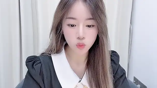 chloe-01 online show from 12/12/24, 12:22