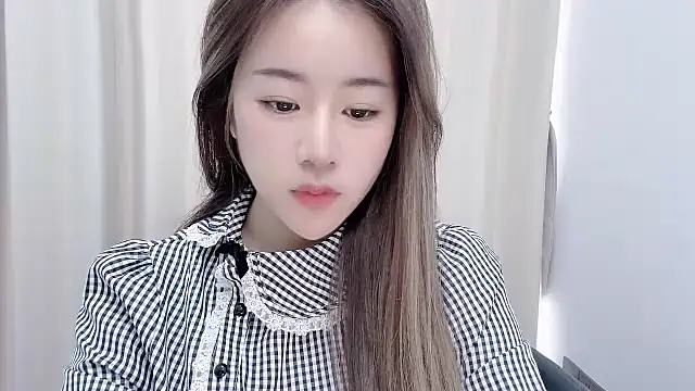 chloe-01 online show from 01/12/25, 03:17