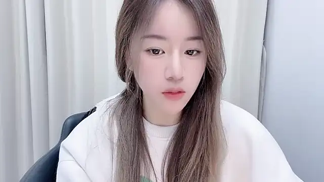 chloe-01 online show from 12/22/24, 12:16