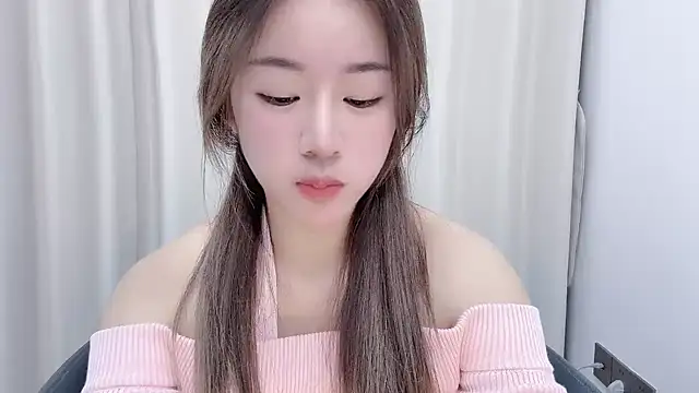 chloe-01 online show from 12/04/24, 12:08