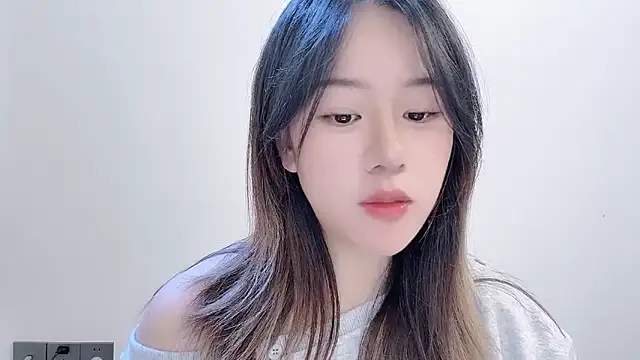 chloe-01 online show from 11/15/25, 03:21