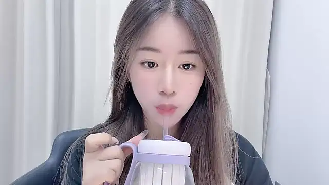 chloe-01 online show from 12/03/24, 12:13