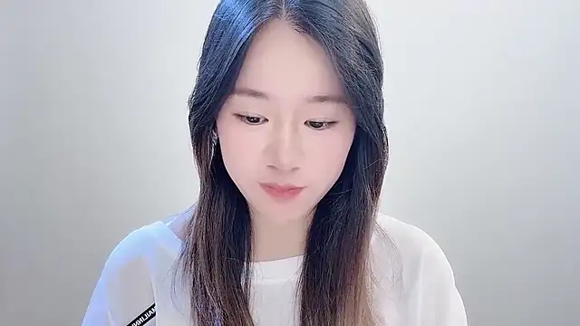 chloe-01 online show from 11/11/25, 04:07