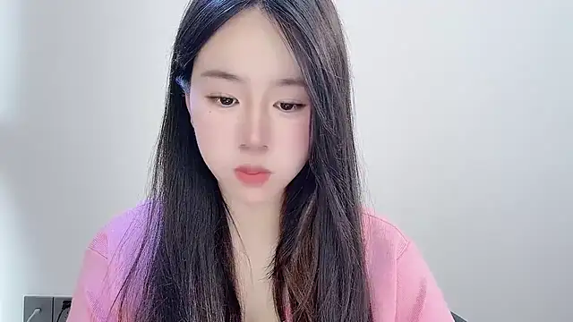 chloe-01 online show from 11/25/25, 03:29