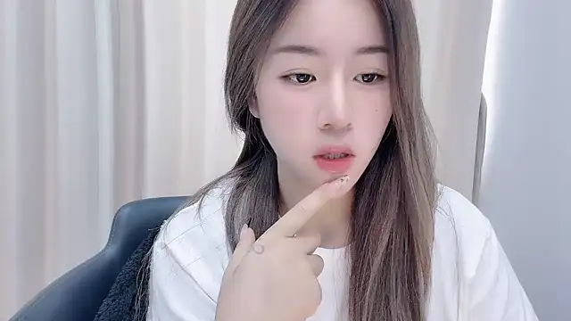 chloe-01 online show from 12/04/24, 04:15