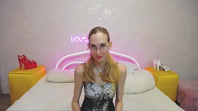 Snapshot of KlaryBrait chatting on 01/24/25, 01:36 KlaryBrait online show from 01/24/25, 01:36