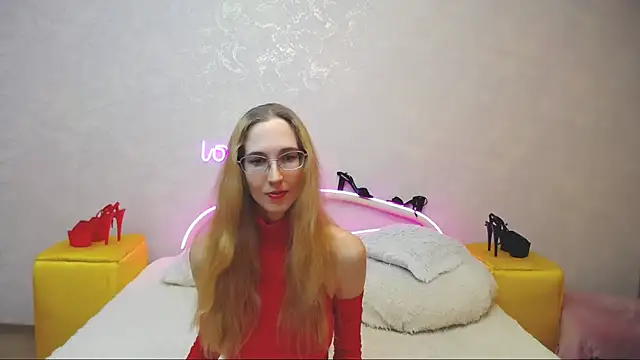 Snapshot of KlaryBrait chatting on 03/04/25, 01:17 KlaryBrait online show from 03/04/25, 01:17