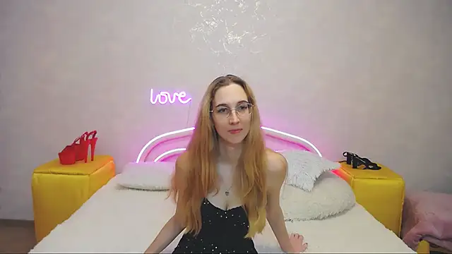 Snapshot of KlaryBrait chatting on 02/24/25, 08:49 KlaryBrait online show from 02/24/25, 08:49