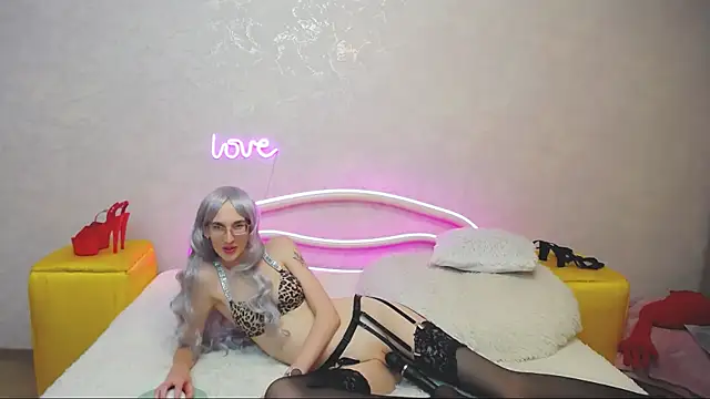 Snapshot of KlaryBrait chatting on 02/26/25, 04:05 KlaryBrait online show from 02/26/25, 04:05