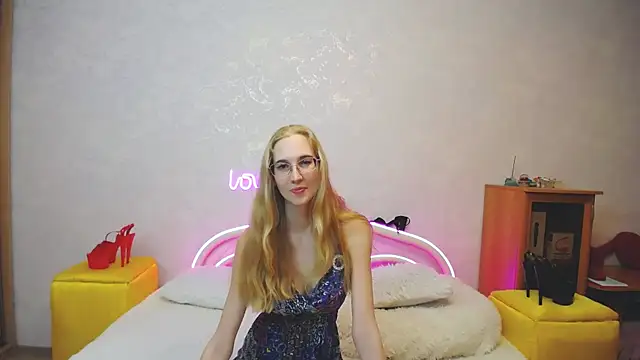 Snapshot of KlaryBrait chatting on 03/20/25, 06:20 KlaryBrait online show from 03/20/25, 06:20