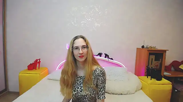 Snapshot of KlaryBrait chatting on 03/07/25, 06:13 KlaryBrait online show from 03/07/25, 06:13