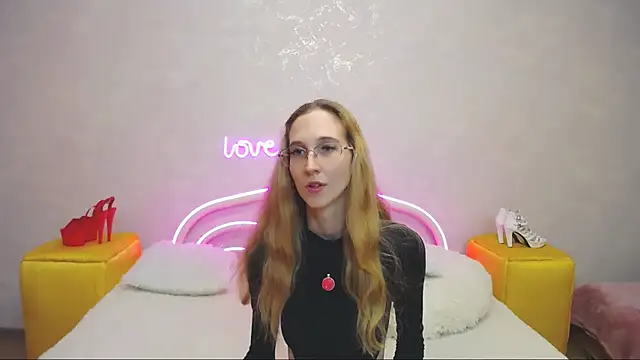 Snapshot of KlaryBrait chatting on 01/22/25, 11:34 KlaryBrait online show from 01/22/25, 11:34